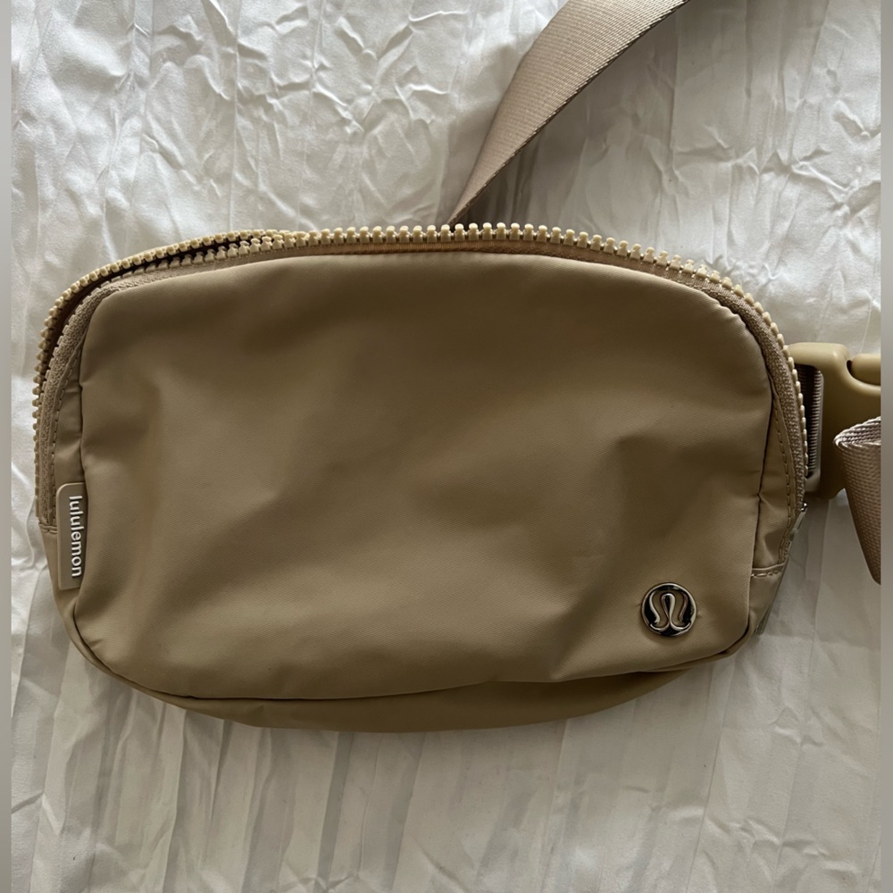 Lululemon Everywhere Belt Bag 1L